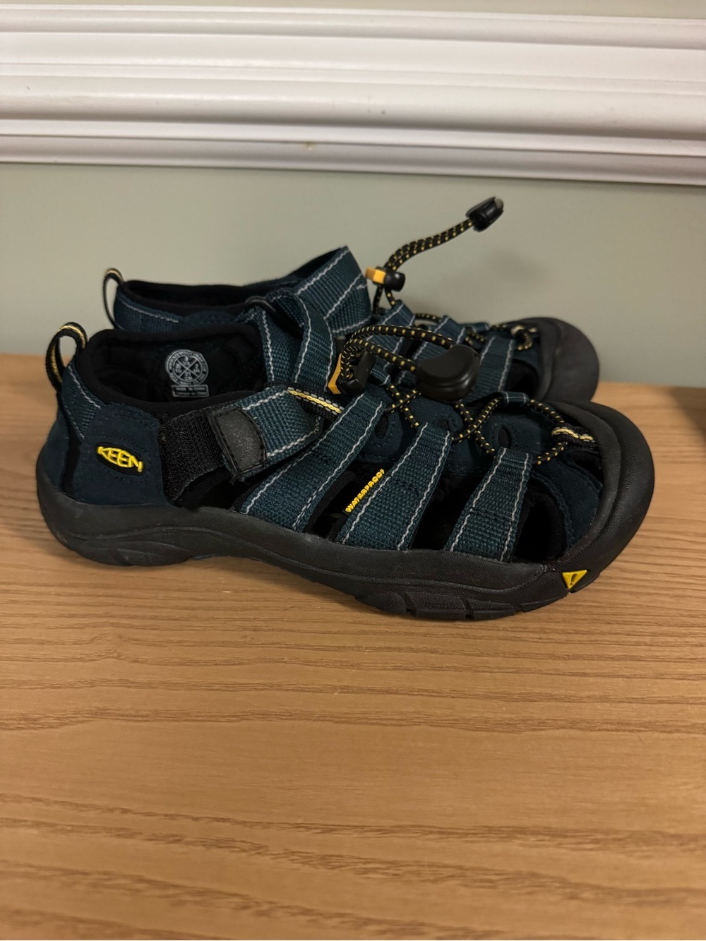 Keen Newport Sandals Navy Black Size 3 - Picture 4 of 7